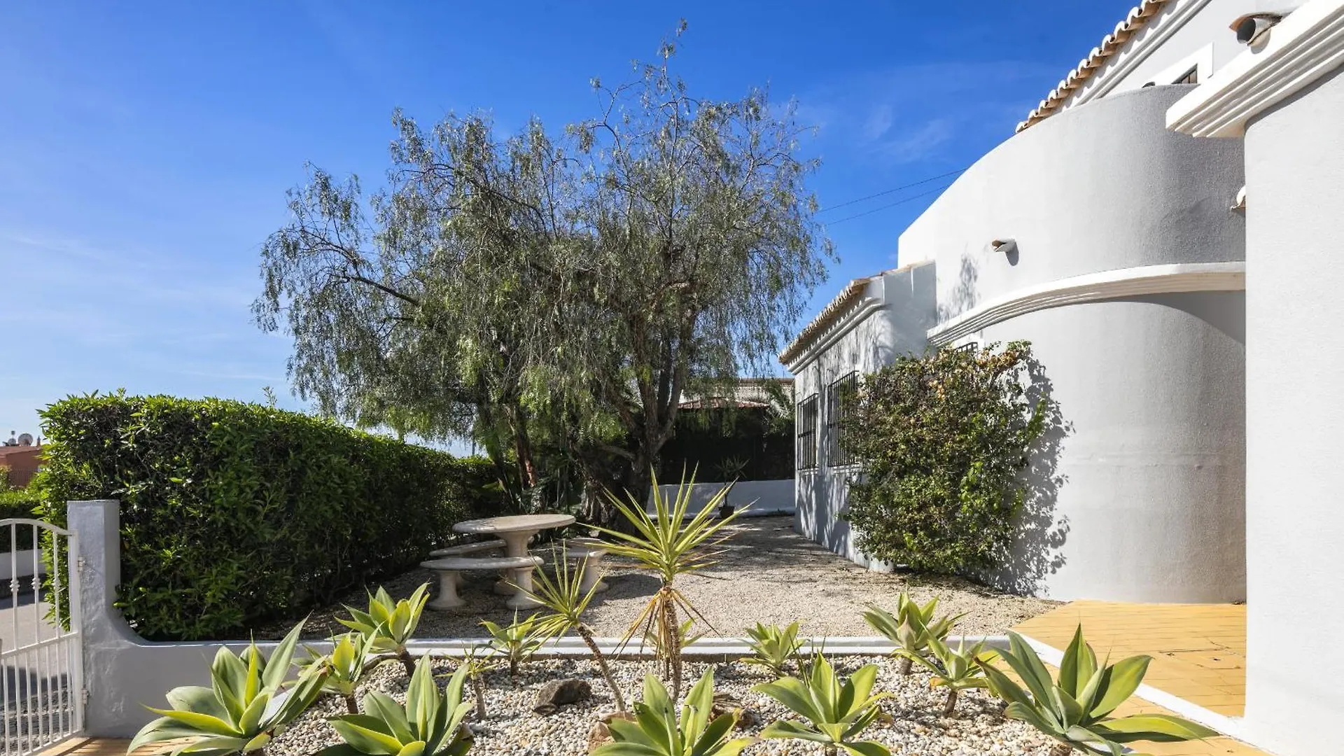 Villa At Walking Distance From Center And Beach! 카르보에이루