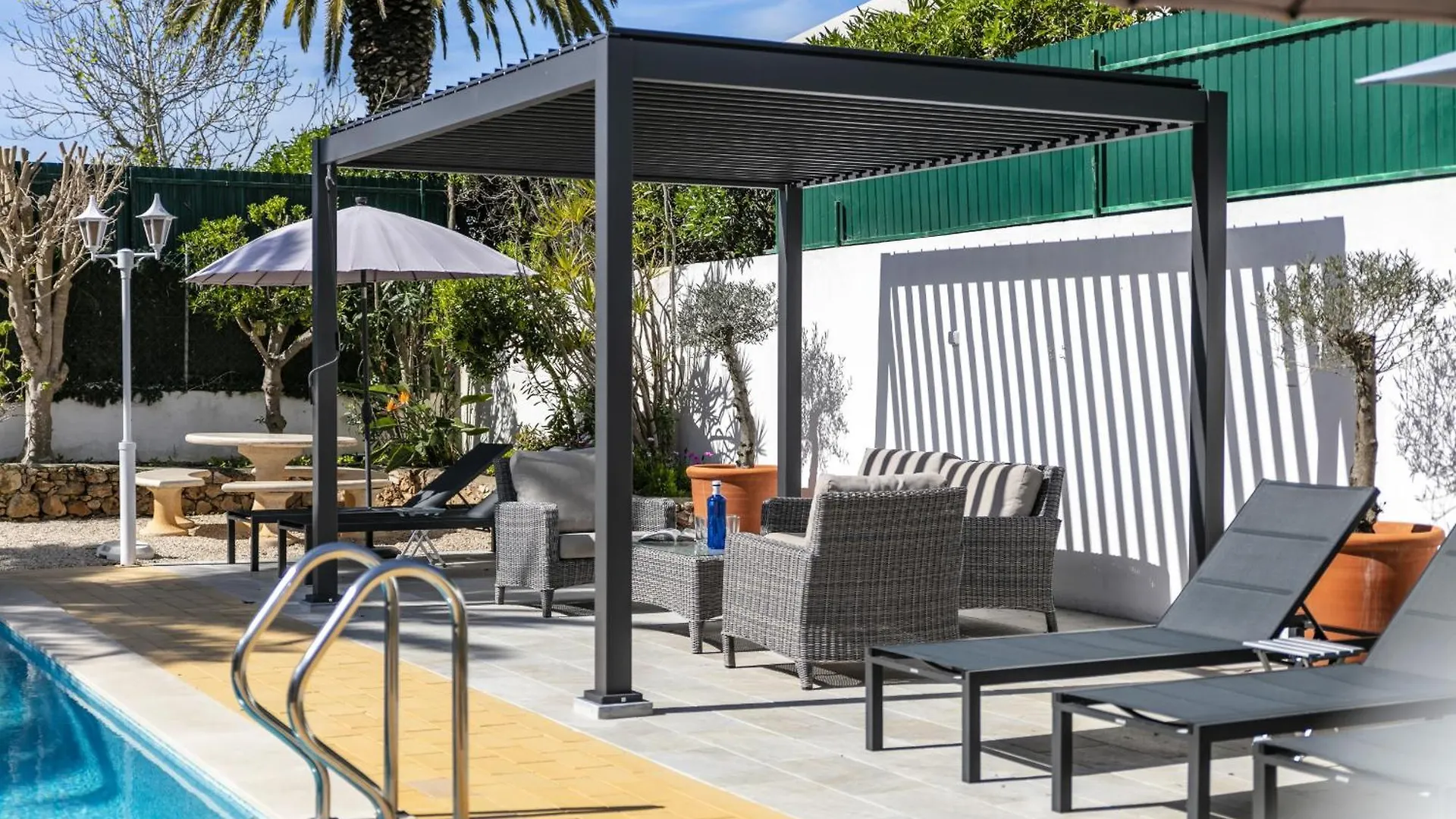 Villa At Walking Distance From Center And Beach! 카르보에이루 0*,