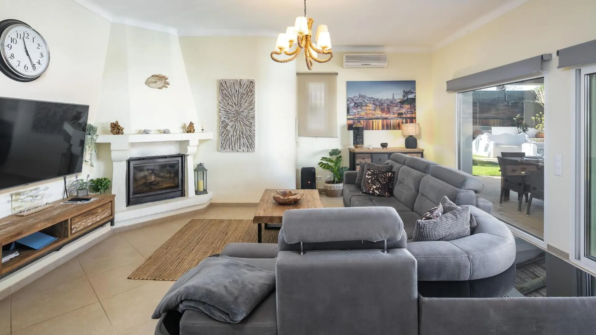 Villa At Walking Distance From Center And Beach! Carvoeiro