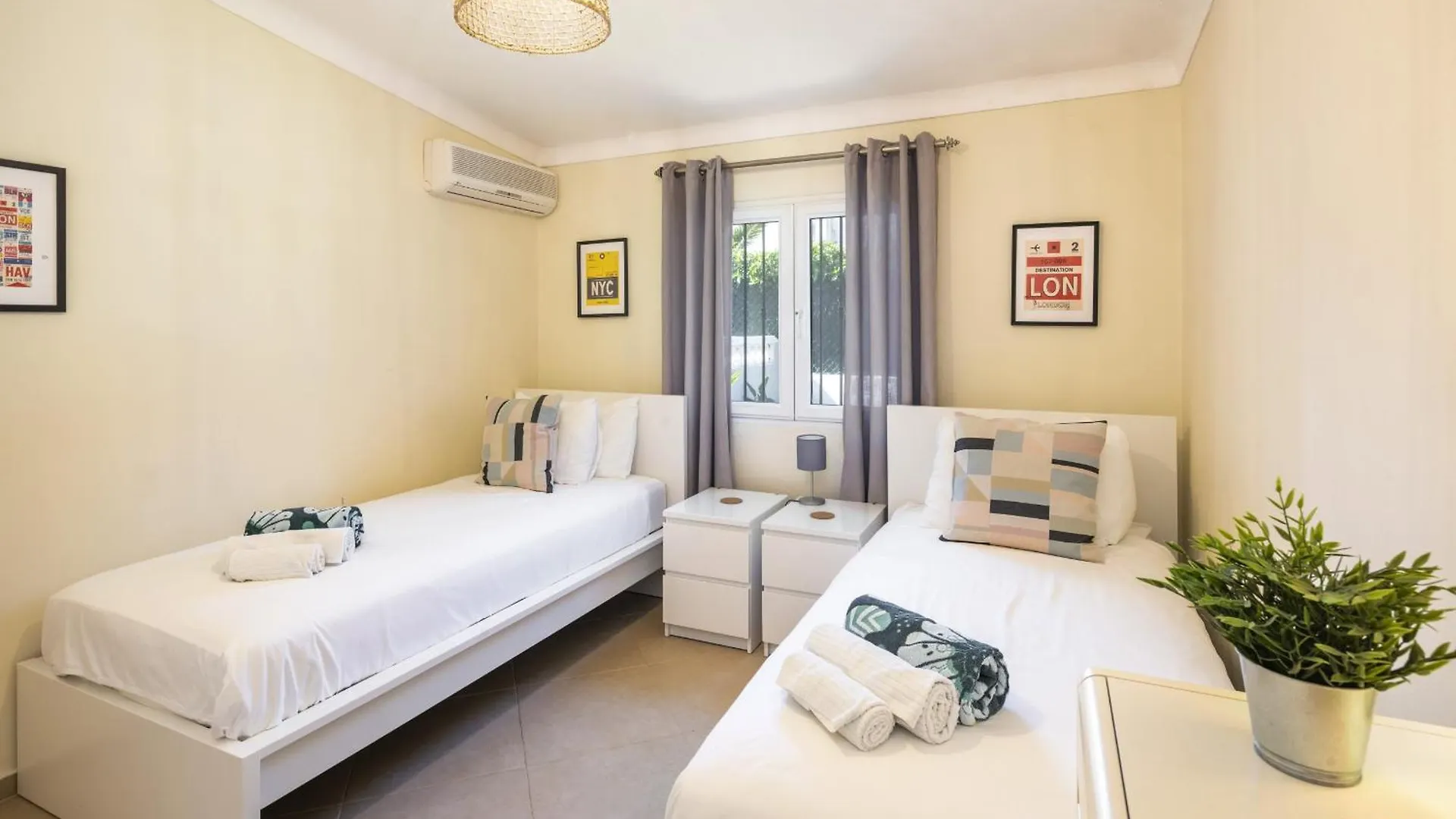 Villa At Walking Distance From Center And Beach! 카르보에이루 0*,  포르투갈
